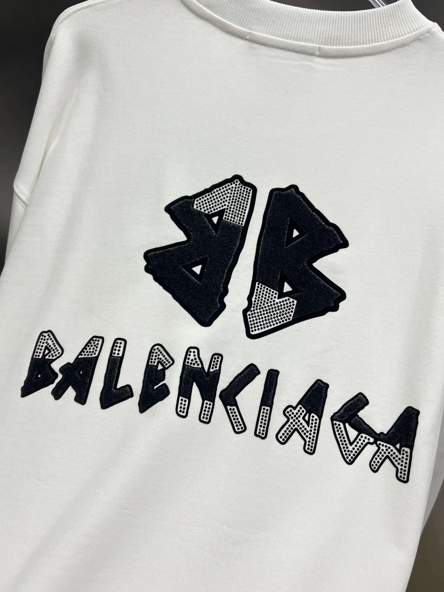 BAL Balenciaga 2026 Autumn and Winter New Arrival Round Neck Long Sleeve Sweatshirt Classic Lettering Diamond Technology Men's and Women's Same Style Loose Version S M L XL XXL Five Codes Color: Black White